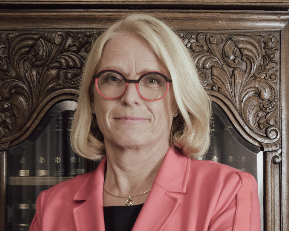 Rechtsanwältin und Notarin Gudrun Lenger